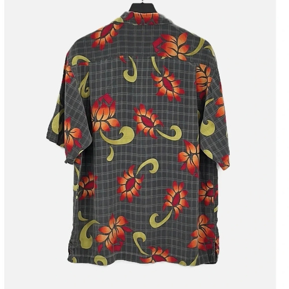 Tommy Bahama 100% Silk Floral Button Front Short Sleeve Shirt - Size Medium - Picture 3 of 8